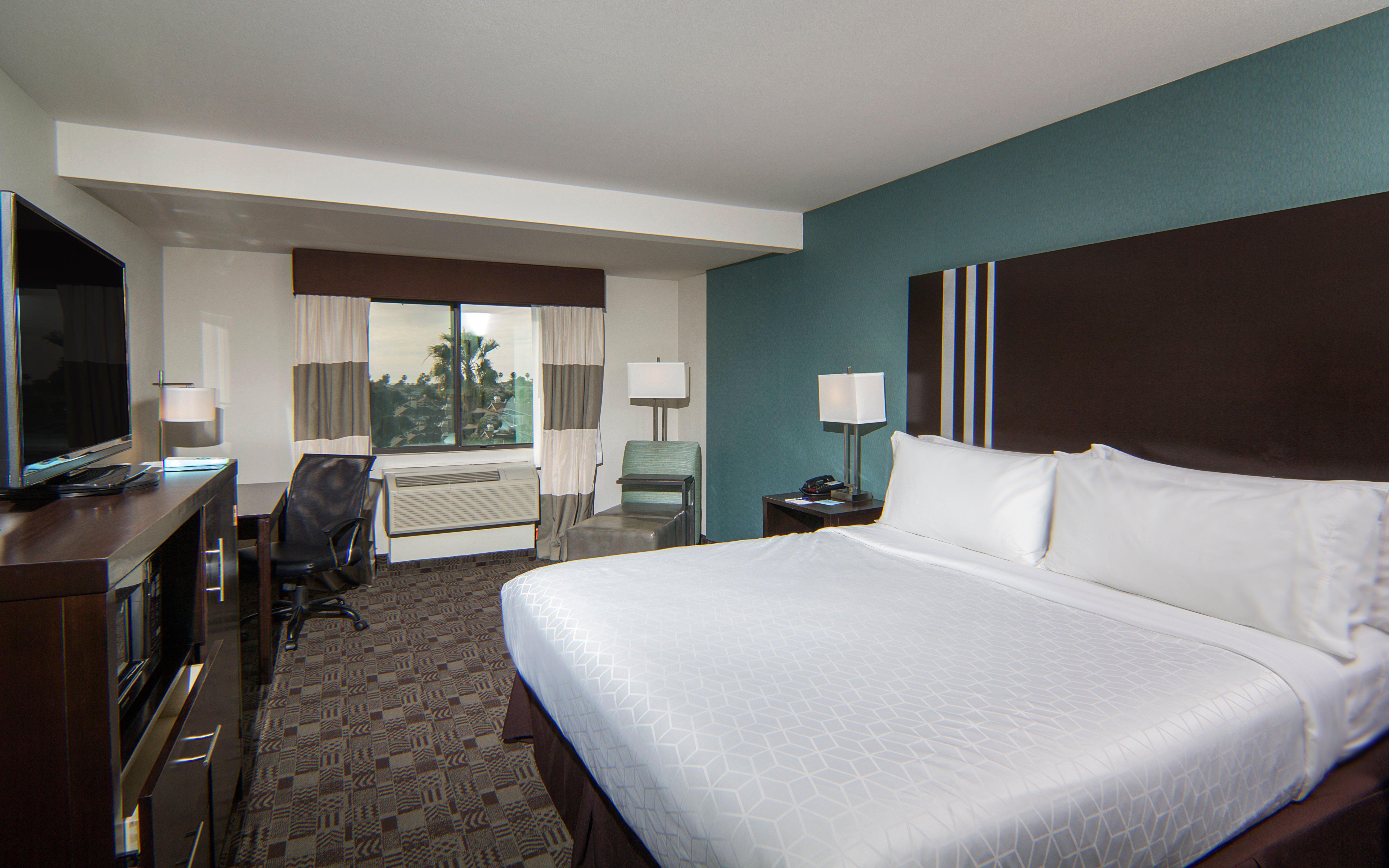 Holiday Inn Express Hotel & Suites Carlsbad Beach By Ihg Exterior photo