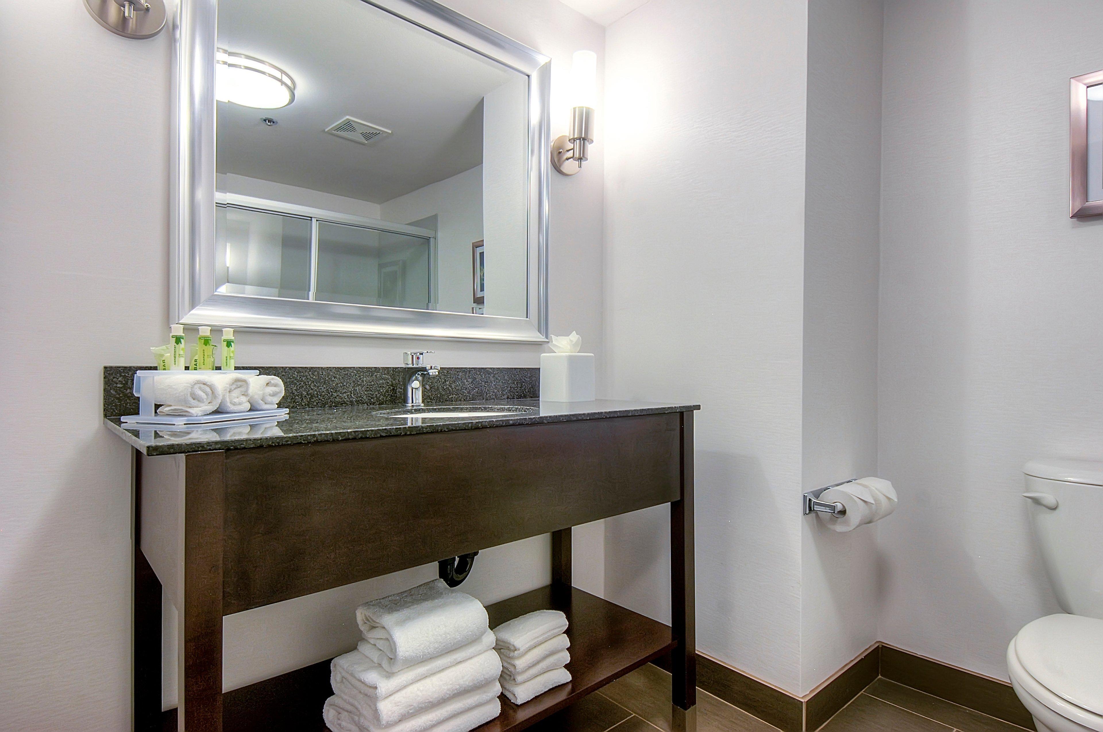 Holiday Inn Express Hotel & Suites Carlsbad Beach By Ihg Exterior photo