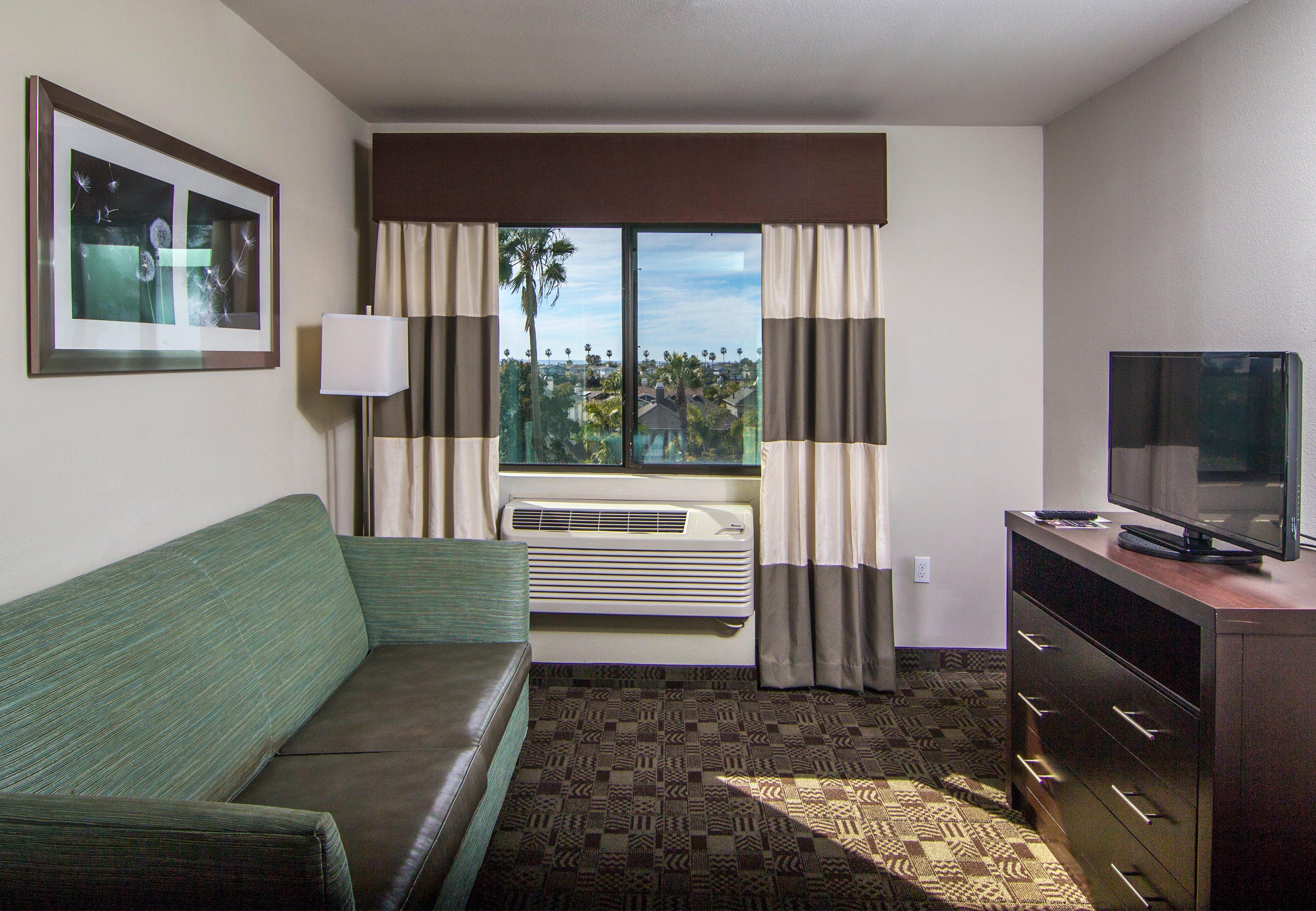 Holiday Inn Express Hotel & Suites Carlsbad Beach By Ihg Exterior photo